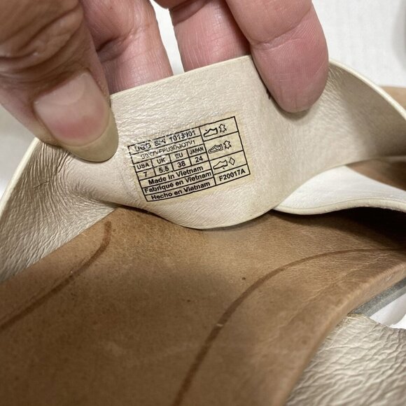 UGG Australia Flat sandals SILVER KARI METALLIC Women's Size 7 - Picture 3 of 8